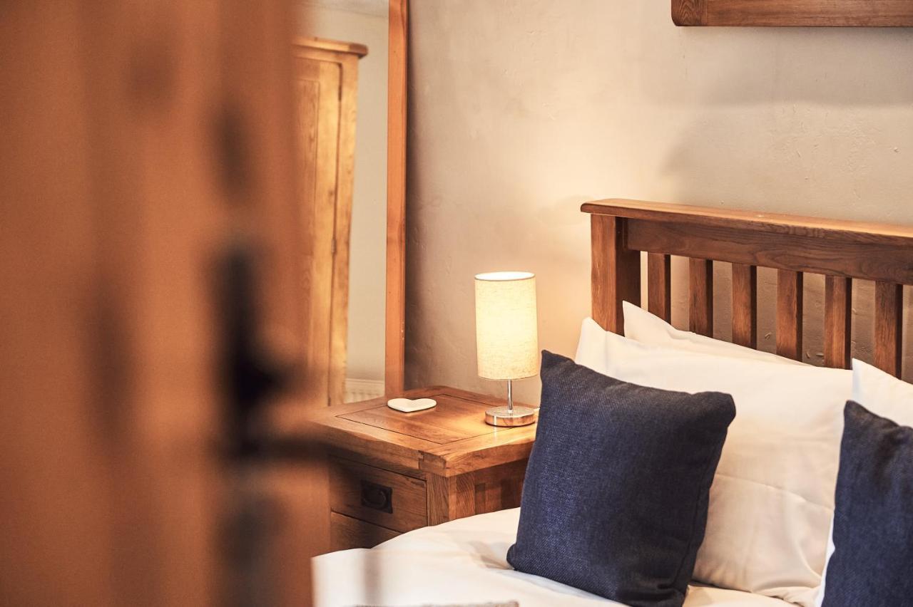 Penuwch Boathouse- Lakeside Rural Cottage Ideal For Families With Indoor Heated Pool Кармартен Екстер'єр фото