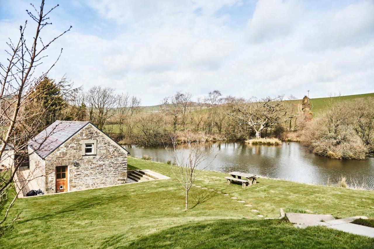 Penuwch Boathouse- Lakeside Rural Cottage Ideal For Families With Indoor Heated Pool Кармартен Екстер'єр фото