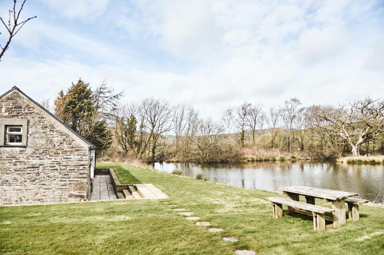 Penuwch Boathouse- Lakeside Rural Cottage Ideal For Families With Indoor Heated Pool Кармартен Екстер'єр фото
