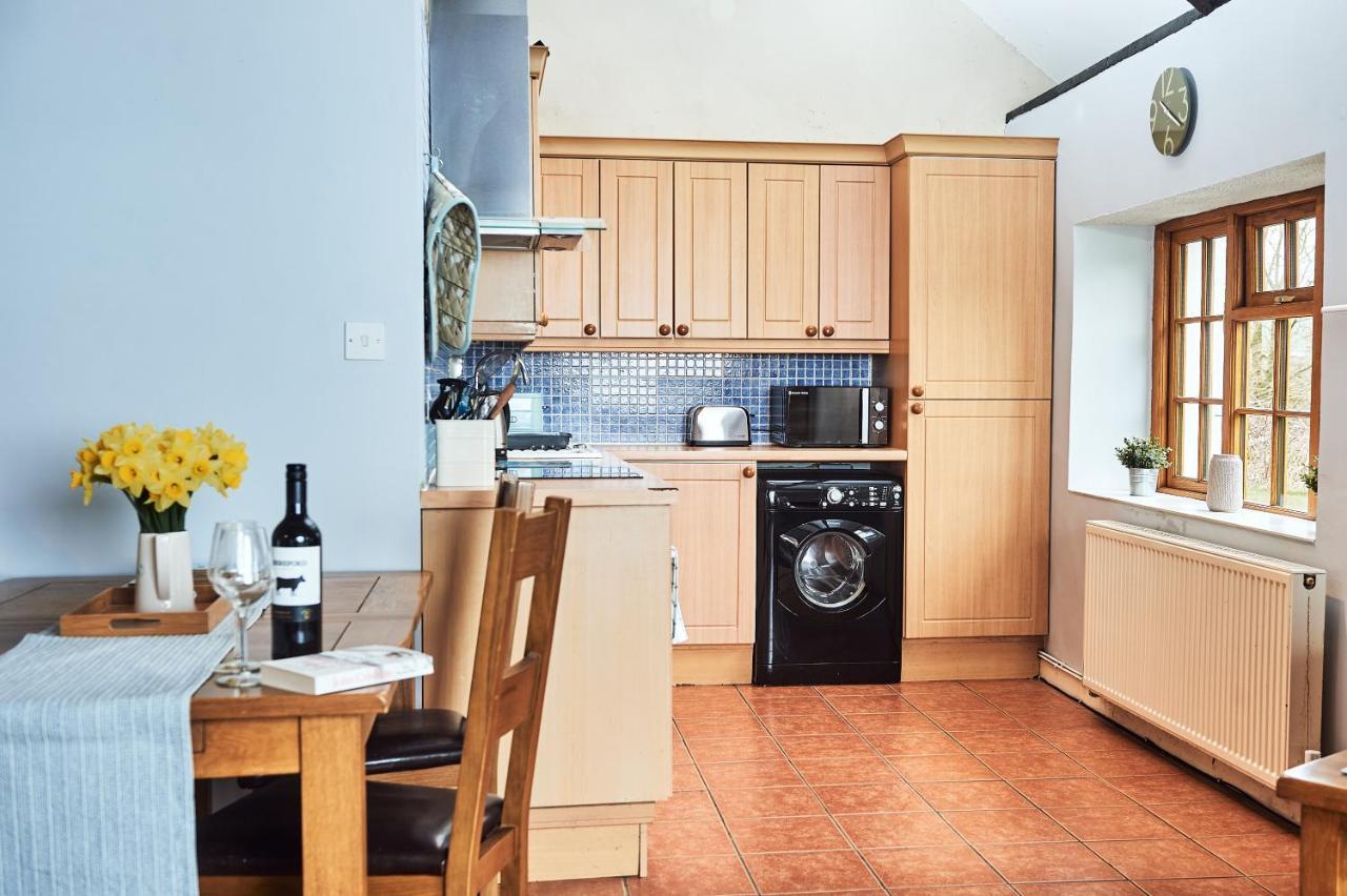 Penuwch Boathouse- Lakeside Rural Cottage Ideal For Families With Indoor Heated Pool Кармартен Екстер'єр фото